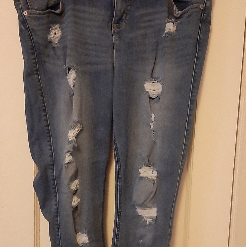 Torrid 18R bombshell skinny distressed jeans
